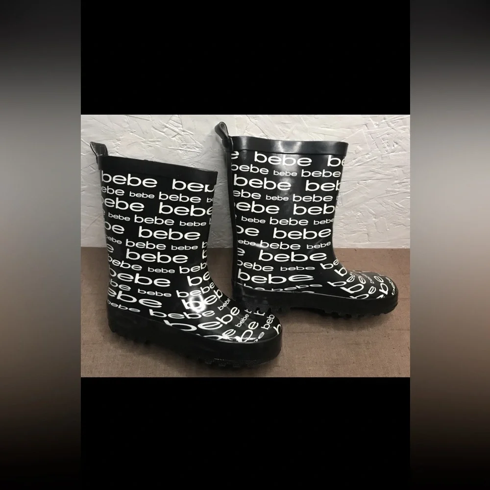 *See Description Bebe Girls Puddle Proof Rain Boots Black White Size M 13/1
